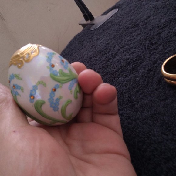 Vintage Faberge Style Floral Jeweled Egg On Stand/Ornate White and Gold Glass - Picture 6 of 8